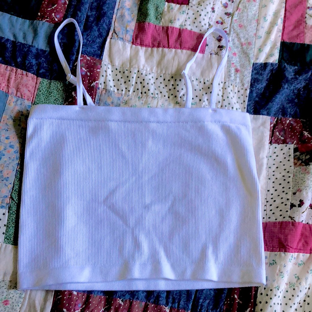 This is a size small women’s and it’s white!!